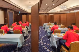 Cận cảnh phòng ăn như phòng họp của ĐT Việt Nam tại Tokyo