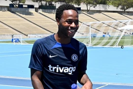 Sterling hớn hở ra mắt Chelsea tại Mỹ