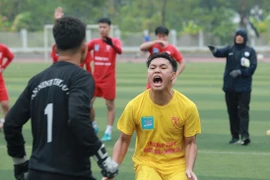 Loạt luân lưu dài kỷ lục đưa THPT Nguyễn Trãi vào bán kết