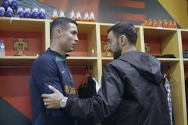 Bruno Fernandes 'thái độ' với Ronaldo sau phát ngôn không hay về MU