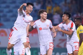 Thắng đẹp HAGL, Viettel FC hâm nóng cuộc đua vô địch