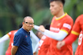 HLV Park trở lại, tuyển Việt Nam 'luyện công' giữa trưa nắng gắt