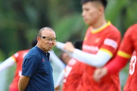 HLV Park trở lại, tuyển Việt Nam 'luyện công' giữa trưa nắng gắt