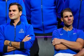 Federer và Nadal cùng bật khóc trong ngày 'Tàu tốc hành' giải nghệ