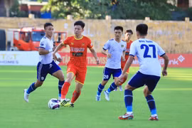 Thắng tưng bừng, CLB CAND trở lại ngôi đầu V-League 2