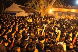 Chen lấn hỗn loạn tại lễ Khai ấn đền Trần - Nam Định