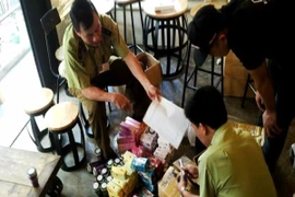 Phát hiện hàng nghìn dụng cụ hút thuốc lá, shisha điện tử không hóa đơn chứng từ