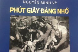 Cựu điện báo viên giới thiệu sách ảnh chiến trường