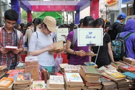 "Săn" hàng nghìn cuốn sách cũ