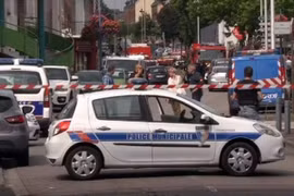 Cảnh sát Pháp tiêu diệt 2 kẻ bắt cóc nhiều con tin tại một nhà thờ 