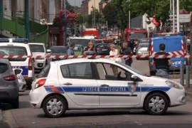 Cảnh sát Pháp tiêu diệt 2 kẻ bắt cóc nhiều con tin tại một nhà thờ 