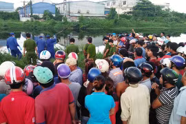 Phát hiện xác chết trong tình trạng lõa thể dưới kênh