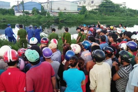 Phát hiện xác chết trong tình trạng lõa thể dưới kênh
