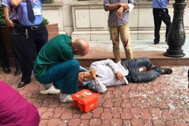 Nam công nhân rơi từ trên cao xuống đất tại trung tâm mua sắm Diamond Plaza