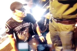 Bắt giữ đối tượng lận 2 khẩu súng trong người, định chống trả Cảnh sát 113