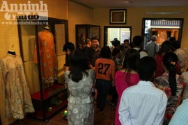 Xem “thời trang” của vua chúa trong phố cổ