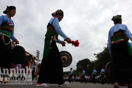 1.400 cồng chiêng đồng thanh cất tiếng