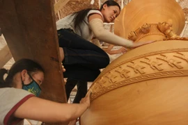 "Nhập hồn" để thiếu nữ bước ra từ... gỗ