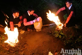 "Gọi" thần mặt trời trở lại sau đêm tối