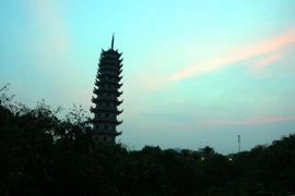 Chút lộc nơi cửa Phật cho sĩ tử mùa thi