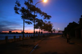 Tây hồ chiều tím