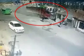 Kinh hoàng xe "điên" san bằng 3 ngôi nhà trong tích tắc, 5 người thiệt mạng