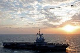 Pháp triển khai tàu sân bay Charles de Gaulle đánh IS tại vùng Vịnh