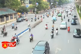 Người dân ngỡ ngàng với giải phân cách cứng mới xuất hiện trên tuyến đường Nguyễn Trãi