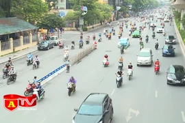 Người dân ngỡ ngàng với giải phân cách cứng mới xuất hiện trên tuyến đường Nguyễn Trãi