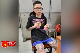 Kiểm tra cốp xe máy của đối tượng khả nghi, phát hiện 400 viên ma túy tổng hợp