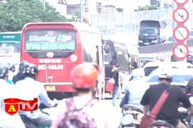 Khó khăn trong việc xử lý tình trạng “xe dù, bến cóc”