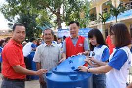 Tân Á Đại Thành ủng hộ đồng bào miền Trung sau trận lũ lịch sử