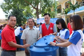 Tân Á Đại Thành ủng hộ đồng bào miền Trung sau trận lũ lịch sử
