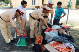 Bắt xe khách chở hơn 1,5 tạ pháo