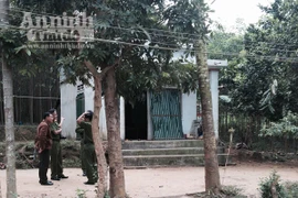 Bé trai 8 tuổi bị cha chém 9 nhát vào đầu, cổ gây tử vong