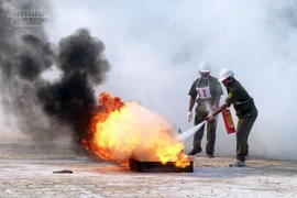 Sôi nổi hội thi chữa cháy, cứu tài sản