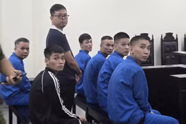 Bị mất tiền tỷ và phải lĩnh án tù từ việc dùng tài khoản mang tên người khác