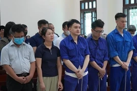 Nhóm cựu cán bộ hải quan “tiếp tay” buôn lậu lĩnh án tù 