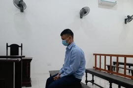 Gã đàn ông đồi bại nhiều lần xâm hại con gái ruột