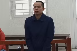Người mẹ thoát chết nhờ hai con nhỏ giải cứu...