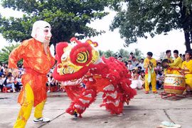 Nam sinh lớp 11 lĩnh án vì chém trọng thương “chú Tễu” đoàn rước kiệu trung thu