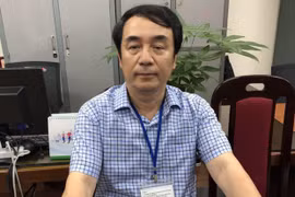 Hoãn xử vụ cựu cán bộ quản lý thị trường nhận hối lộ và sản xuất, mua bán sách giả 