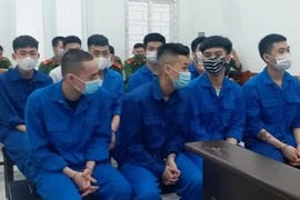 Vào tù vì chém người vô cớ