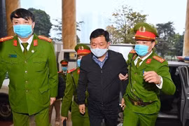 Hoãn phiên tòa xét xử bị cáo Đinh La Thăng và các bị cáo liên quan