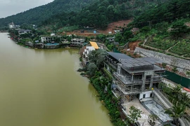 Nhóm cựu cán bộ xã hầu tòa vì xâm hại đất rừng phòng hộ 