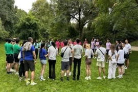 Lợi dụng chương trình trại hè để tổ chức cho người khác trốn ra nước ngoài