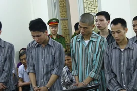 Giảng hòa bất thành, gọi "đàn anh" mang cả bao tải đao kiếm truy sát đối phương