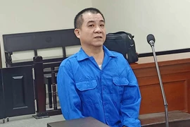 Gã đàn ông bán tạp hóa bệnh hoạn