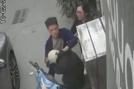 Lái xe ô tô Lexus đánh nam shipper bất ngờ được trả tự do ngay tại tòa