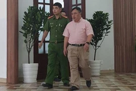 Gây thiệt hại cho gần 1,5 vạn bệnh nhân, Giám đốc viện mắt bị truy tố